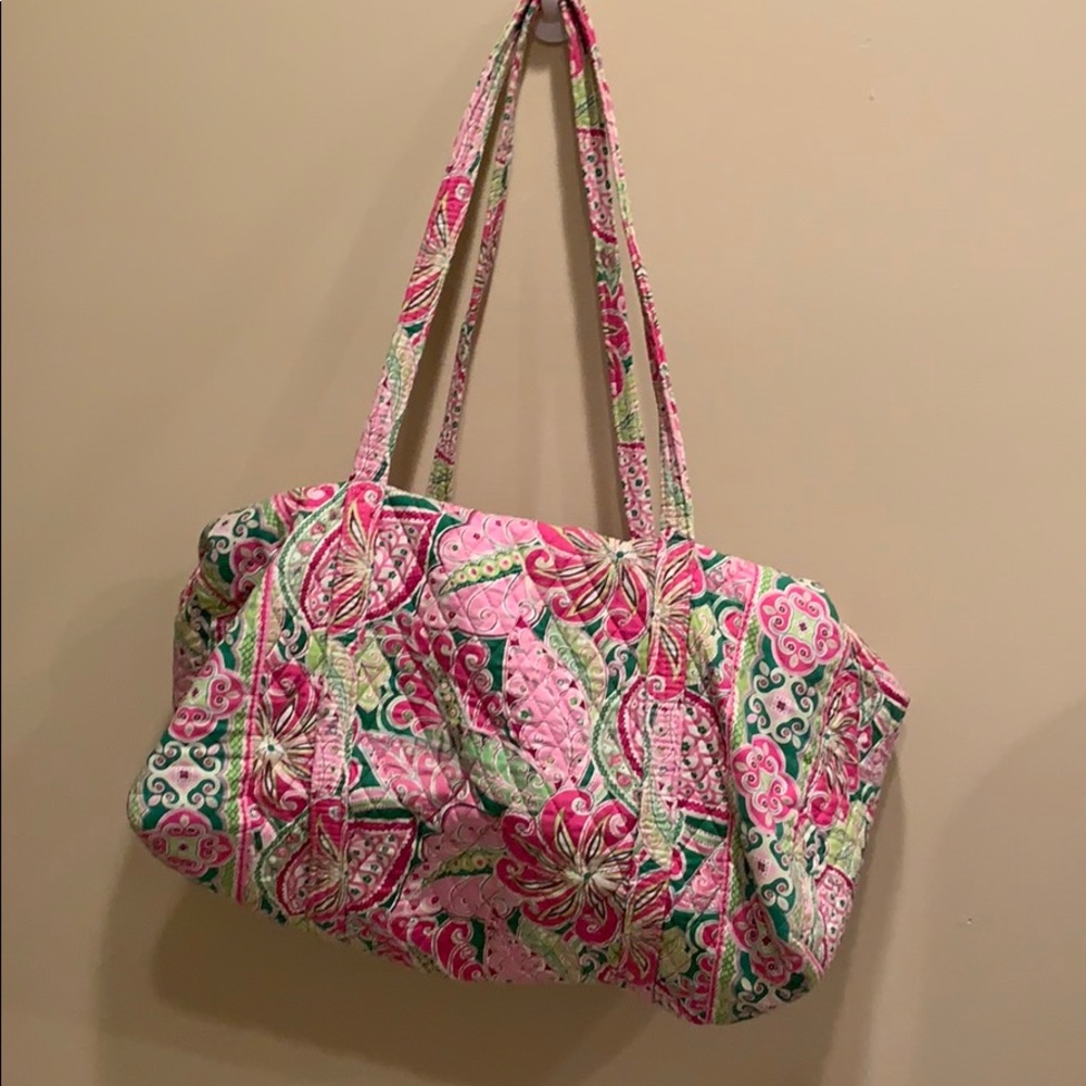 XTRA LARGE VERA BRADLEY BAG. AMAZING CONDITION.